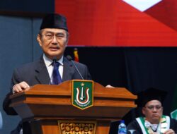 UNAS Lantik 1.533 Wisudawan TA 2023/2024, Mantan Ketua MK Ingatkan Soal Indonesia Emas 2045